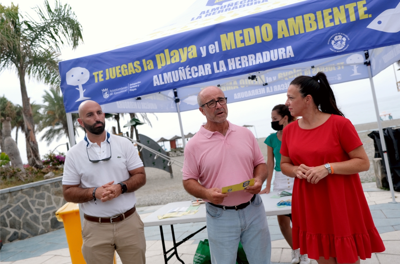 Almuñécar presenta la campaña “Te juegas la playa y el medio ambiente”