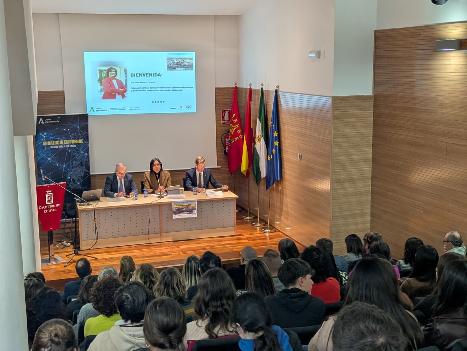 La Junta acerca la digitalización y la inteligencia artificial a los territorios rurales de Granada La Junta acerca la digitalización y la inteligencia artificial a los territorios rurales de Granada